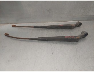 Recambio de brazo limpia delantero derecho para ford ranger (es) 2.5 tdci cat referencia OEM IAM 3942501 4036296 