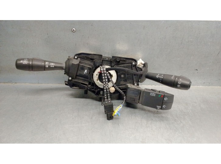 Recambio de mando luces para renault clio iv 0.9 referencia OEM IAM 255675887R 8201168027 