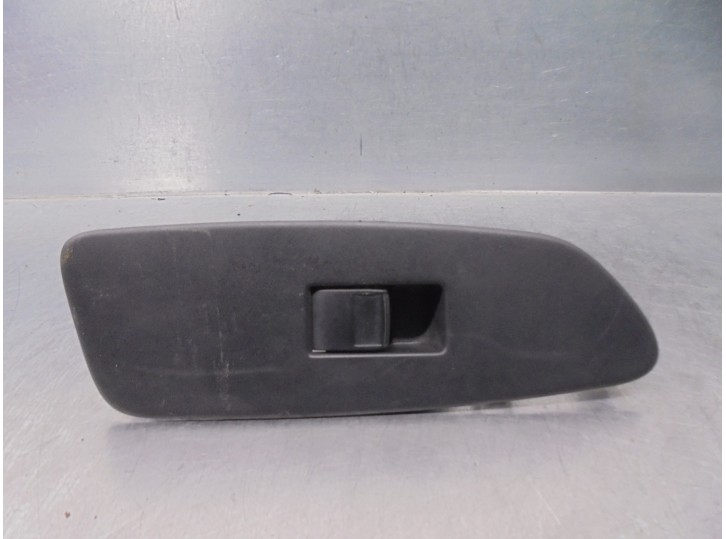 Recambio de mando elevalunas delantero derecho para toyota auris 1.3 16v cat referencia OEM IAM 7423102530  