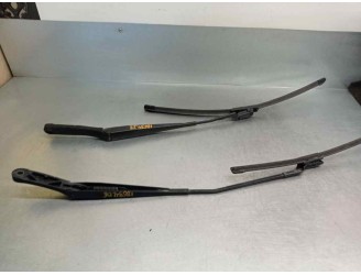 Recambio de brazo limpia delantero derecho para skoda fabia 1.2 tsi referencia OEM IAM 6V1955409A 6V1955410A 