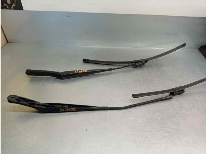 Recambio de brazo limpia delantero derecho para skoda fabia 1.2 tsi referencia OEM IAM 6V1955409A 6V1955410A 