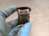 Recambio de boton airbag para renault twingo ii (cn0_) 1.5 dci 75 referencia OEM IAM 681995427R 681995427R 