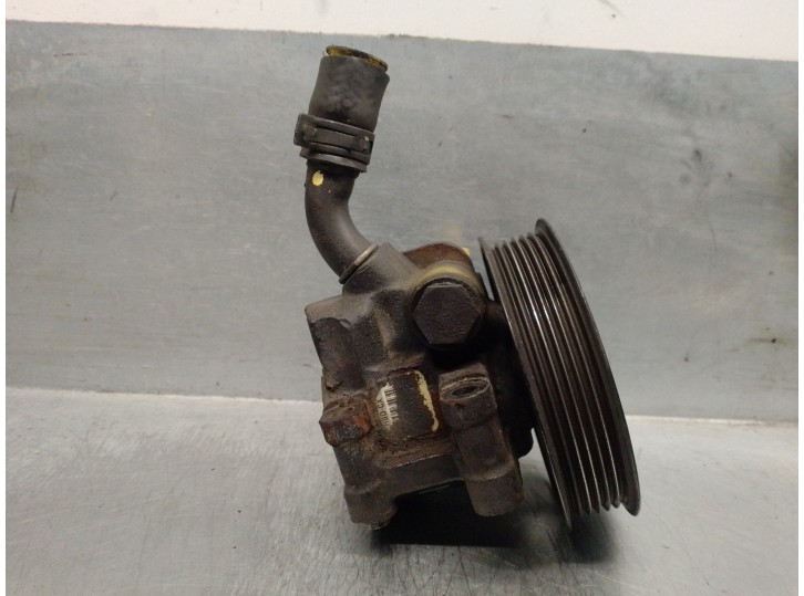 Replacement power steering pump for Ford Focus Sedan (CAK) 1.6 16V CAT OEM IAM reference 4074608 HBDCX 