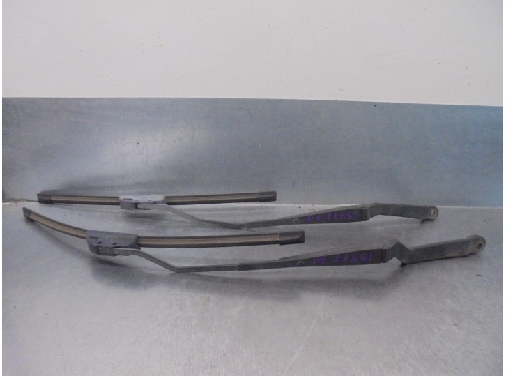 Recambio de brazo limpia delantero derecho para honda concerto (hw) 1.5 cat referencia OEM IAM 76600SK4G00 76610SK4G00 