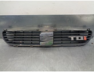 Replacement front grille for Seat Toledo (1L) Base OEM IAM reference 1L0853653B 