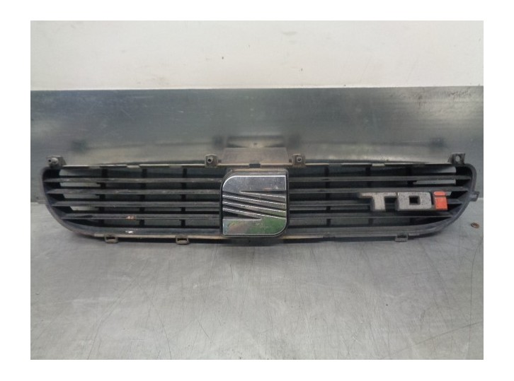 Replacement front grille for Seat Toledo (1L) Base OEM IAM reference 1L0853653B 