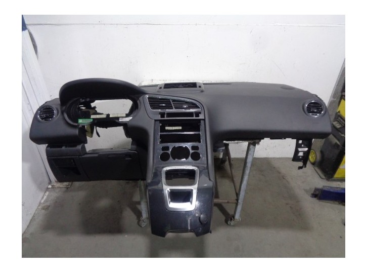 Replacement dashboard for Peugeot 5008 Active OEM IAM reference 824776 BLACK 