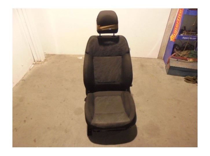 Recambio de asiento delantero izquierdo para peugeot 3008 referencia OEM IAM 4019858 TELA NEGRA Y GRIS 5 PUERTAS