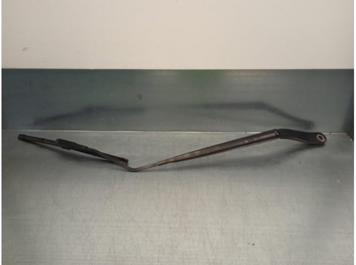 Recambio de brazo limpia delantero derecho para ford transit courier ambiente referencia OEM IAM ET7617526CB VALEO DERECHO