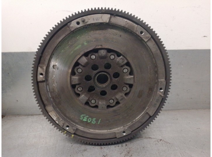Recambio de volante motor para mercedes-benz clase b (w246) 1.5 cdi cat referencia OEM IAM A6070300605  