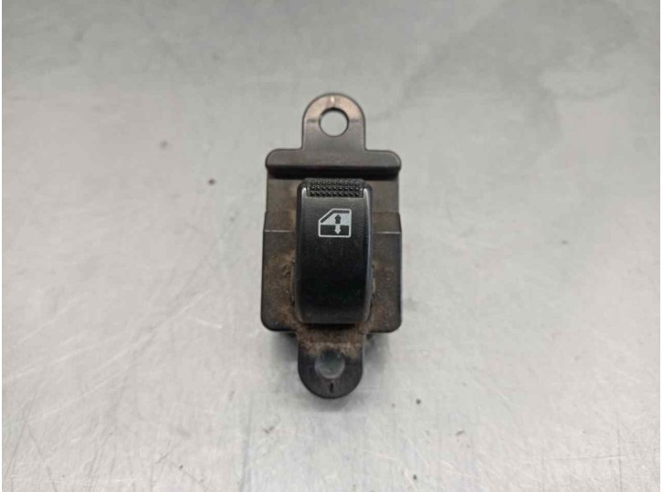 Replacement front right window switch for Hyundai Atos Prime (MX) GLS (2003) OEM IAM reference 9358005050 