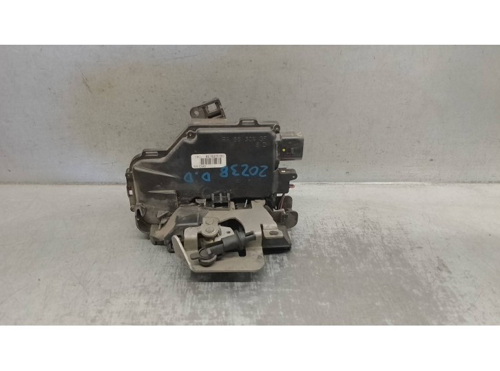 Replacement front right door lock for Audi A4 Avant (8E5) 2.5 V6 24V TDI OEM IAM reference 8E1837016C 7 PINS 5 P