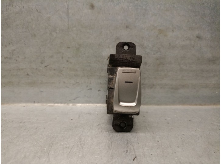 Replacement rear right window switch for SsangYong XLV SUV e-XGi 160 OEM IAM reference 8585035000 