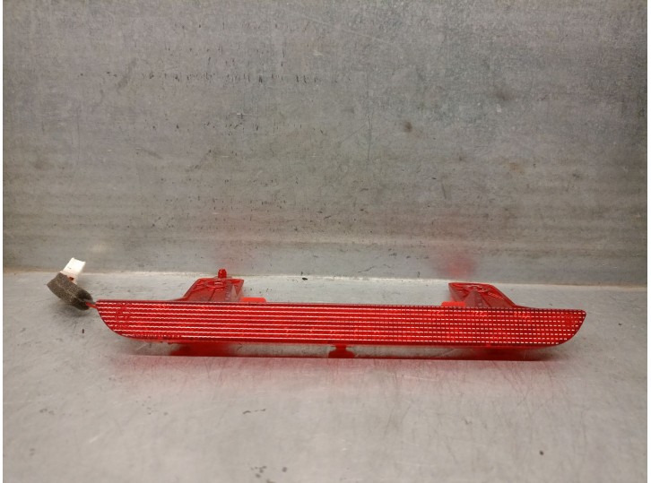 Replacement central brake light for SsangYong XLV SUV e-XGi 160 OEM IAM reference 8381035000 
