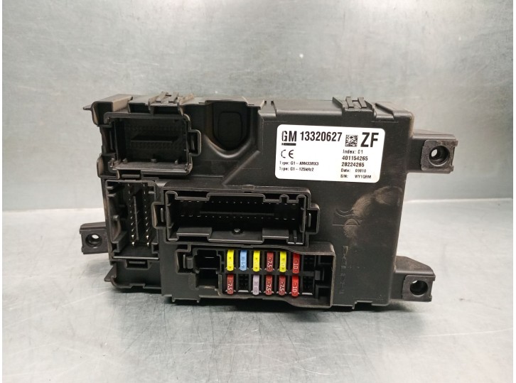 Recambio de caja reles / fusibles para opel corsa d 1.3 16v cdti referencia OEM IAM 13320627 