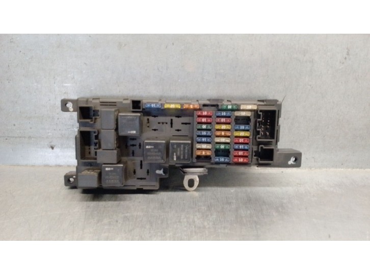Recambio de caja reles / fusibles para volvo s80 berlina 2.8 bi-turbo cat referencia OEM IAM 8637841 51832326 VOLVO