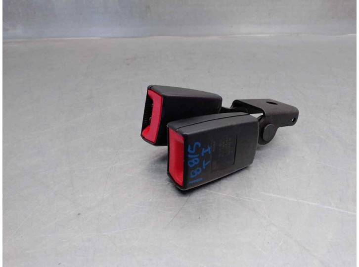 Recambio de enganche cinturon para opel astra j lim. 1.7 16v cdti referencia OEM IAM 13354863 TRA IZQ - CENTRAL 5 PUERTAS