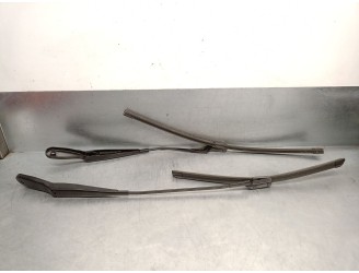 Recambio de brazo limpia delantero derecho para dacia duster (hm_) 1.0 tce 90 referencia OEM IAM 288868424R 