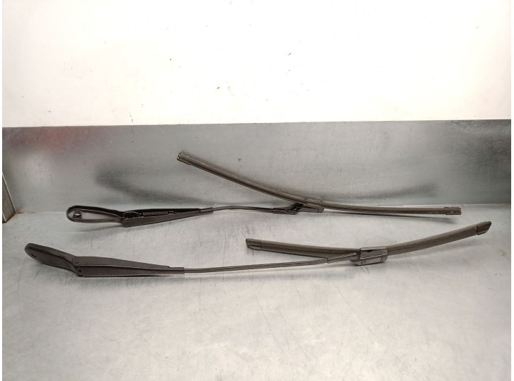 Recambio de brazo limpia delantero derecho para dacia duster (hm_) 1.0 tce 90 referencia OEM IAM 288868424R 