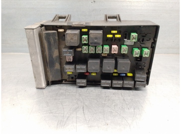 Recambio de caja reles / fusibles para chrysler voyager (rg) 2.8 crd executive referencia OEM IAM 05144509AE 05144579AC 