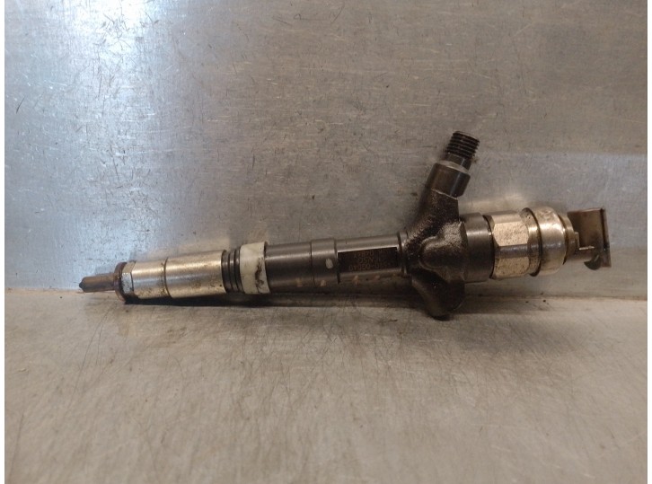 Replacement injector for Toyota Avensis sedan (T25) 2.0 D-CAT OEM IAM reference 236700G040 236700G040 DENSO