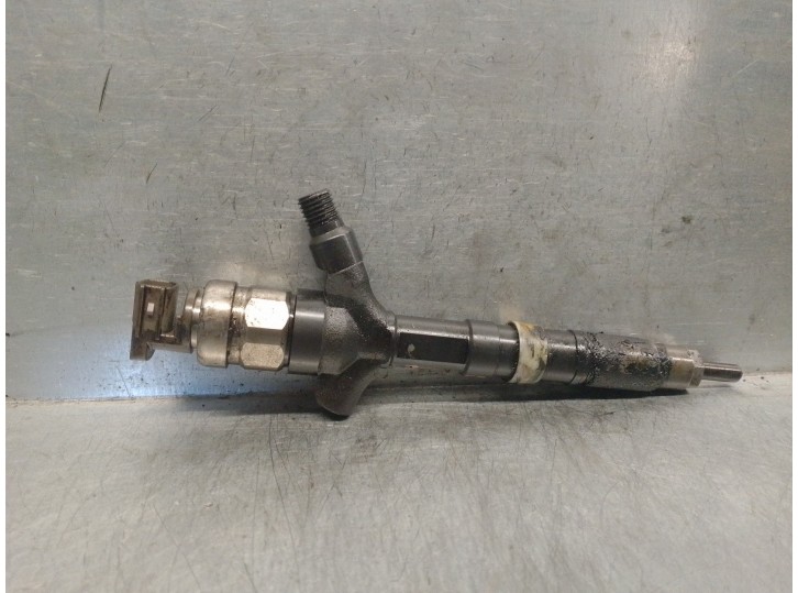 Recambio de inyector para toyota avensis berlina (t25) 2.0 d-cat referencia OEM IAM 236700G040 236700G040 DENSO
