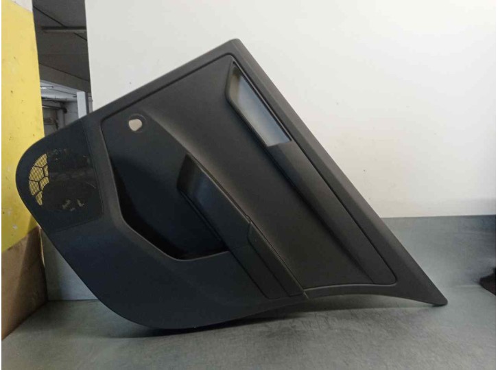 Recambio de guarnecido puerta trasera derecha para skoda fabia 1.2 tsi referencia OEM IAM 6V1867024K  5 PUERTAS