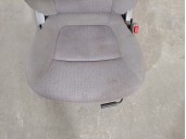 Recambio de asiento delantero derecho para kia rio i hatchback (dc) 1.3 referencia OEM IAM 4627341 TELA GRIS 5 PUERTAS