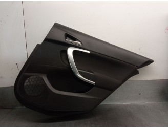 Recambio de guarnecido puerta trasera derecha para opel insignia a sports tourer (g09) 2.0 cdti (35) referencia OEM IAM 13327700