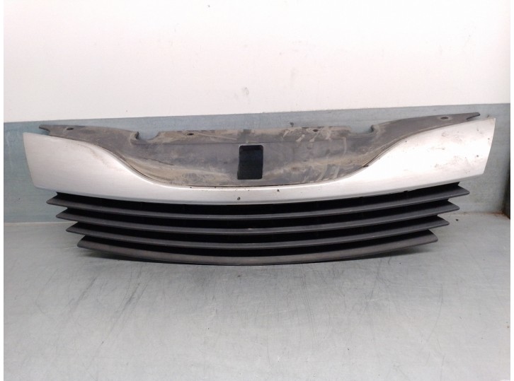Recambio de rejilla delantera para renault laguna ii (bg0) 1.9 dci diesel cat referencia OEM IAM 8200390126 