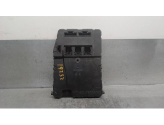 Replacement relay / fuse box for Renault Megane II saloon 5d 1.9 dCi diesel OEM IAM reference 8200261824 