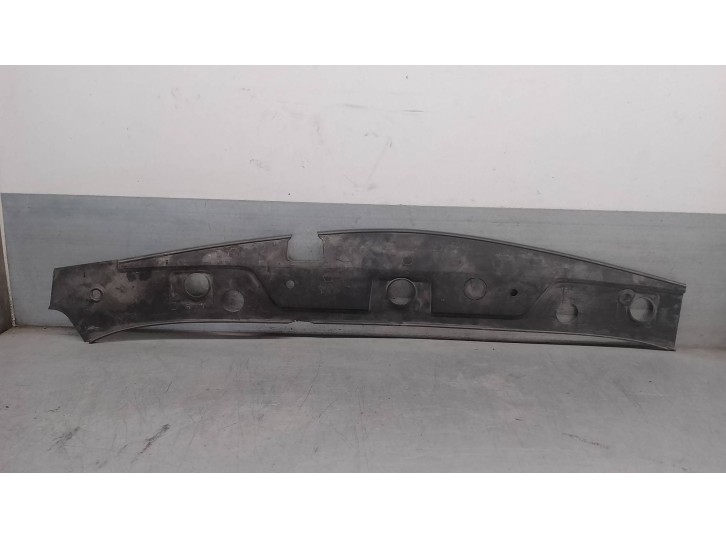 Recambio de molduras delanteras para renault megane ii berlina 5p 1.9 dci diesel referencia OEM IAM 8200116717  