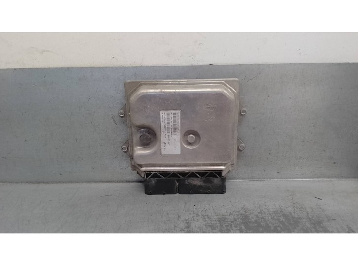 Recambio de centralita motor uce para alfa romeo mito (145) 1.3 jtd cat referencia OEM IAM 51872442  