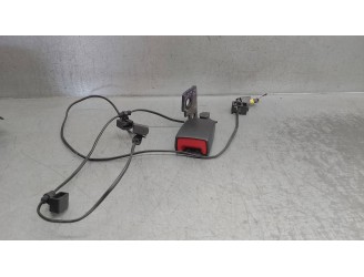 Recambio de enganche cinturon para alfa romeo mito (145) 1.3 jtd cat referencia OEM IAM 156080956 TRASER IZQ 3 PUERTAS