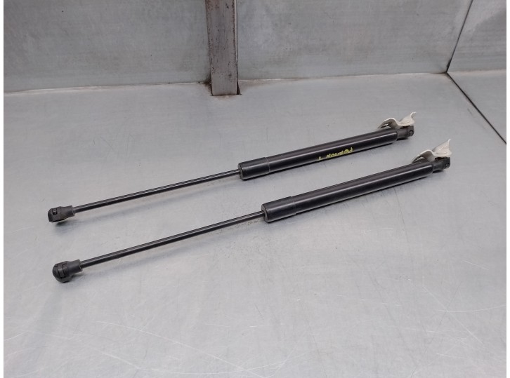 Replacement trunk / tailgate shock absorbers for Renault Captur 1.5 DCI Diesel FAP Energy OEM IAM reference 844301324R 