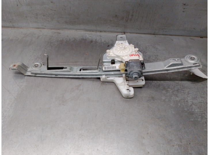 Recambio de elevalunas trasero derecho para jeep compass 2.0 crd cat referencia OEM IAM 68002888AA 2 PINES 5 PUERTAS