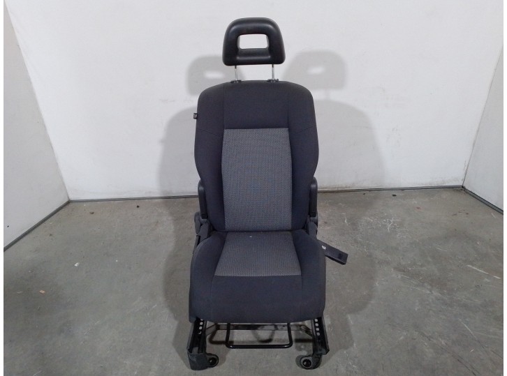 Recambio de asiento delantero derecho para jeep compass 2.0 crd cat referencia OEM IAM 4916755 TELA NEGRA Y GRIS 5 PUERTAS