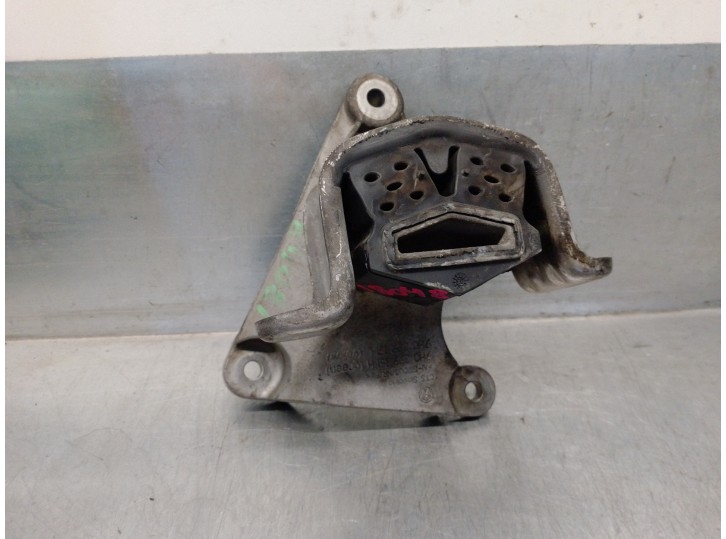 Replacement engine mount for Volkswagen T5 Transporter/Van 2.5 TDI OEM IAM reference 7H0399151H 