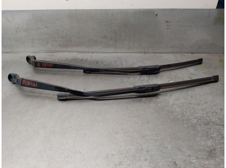 Recambio de brazo limpia delantero derecho para jeep compass 2.0 crd cat referencia OEM IAM 68002026AA 68002027AA 