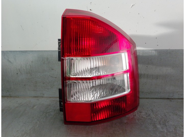 Recambio de piloto trasero derecho para jeep compass 2.0 crd cat referencia OEM IAM 5303882AE 5 PUERTAS