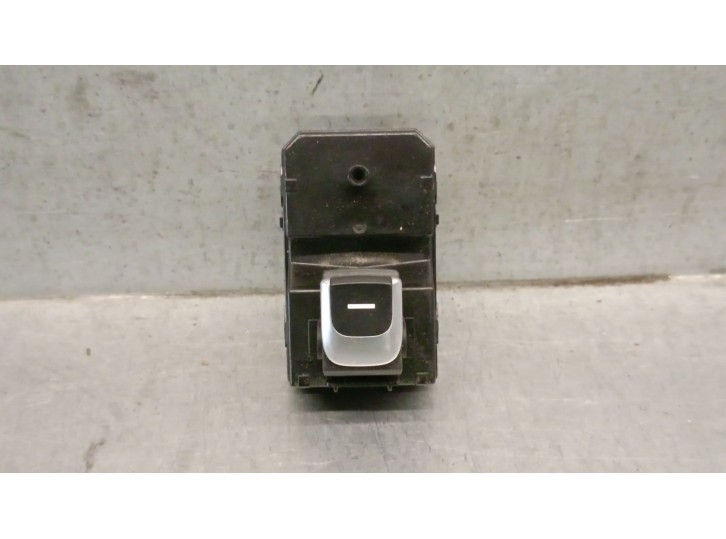 Recambio de mando elevalunas trasero derecho para kia sportage iv (ql, qle) 1.6 crdi referencia OEM IAM 93590F1120 