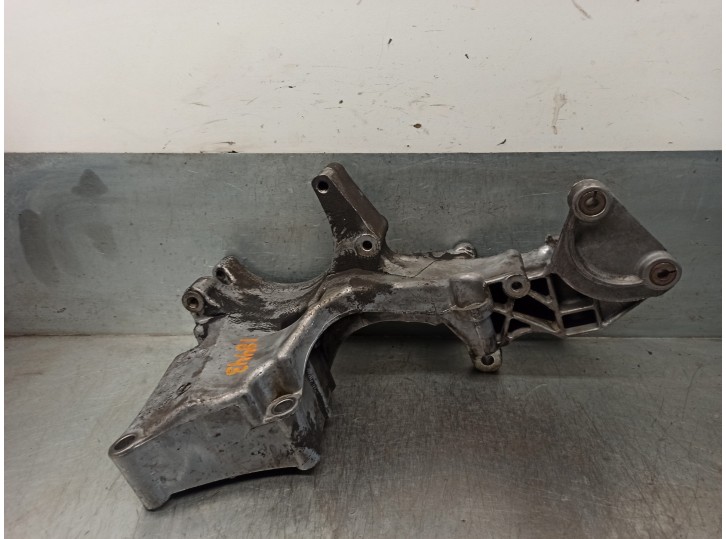 Replacement alternator bracket for Volvo S80 Saloon 2.5 Turbodiesel OEM IAM reference 074145169K 
