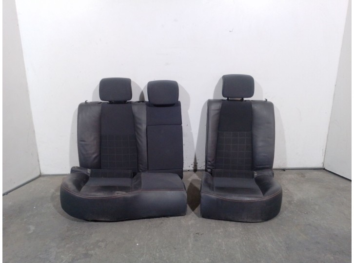 Recambio de asientos traseros para renault megane ii berlina 3p 1.9 dci diesel referencia OEM IAM 7701054830 7701054830 
