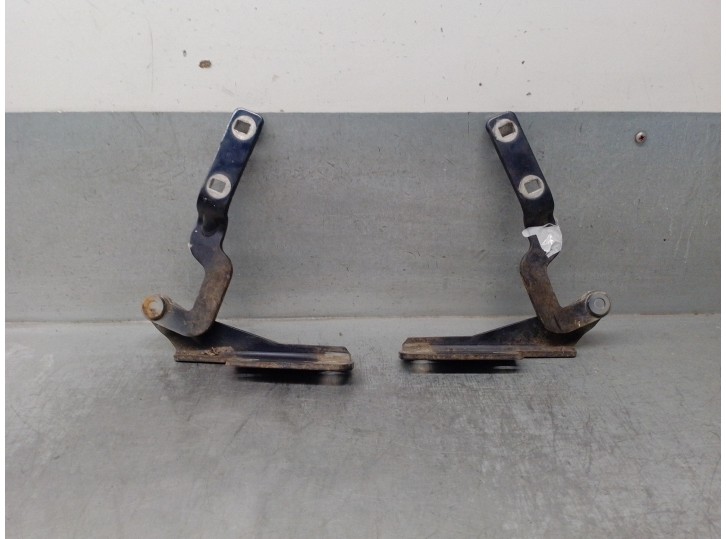 Replacement hood hinge for Audi A8 (D2) 4.2 V8 32V OEM IAM reference 4D0823302C 4D0823301C 