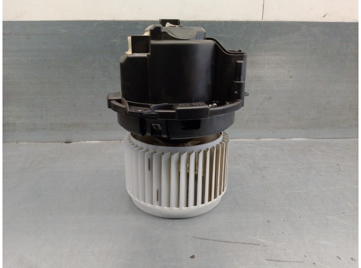 Recambio de motor calefaccion para renault captur ii referencia OEM IAM 272104788R MR116244 