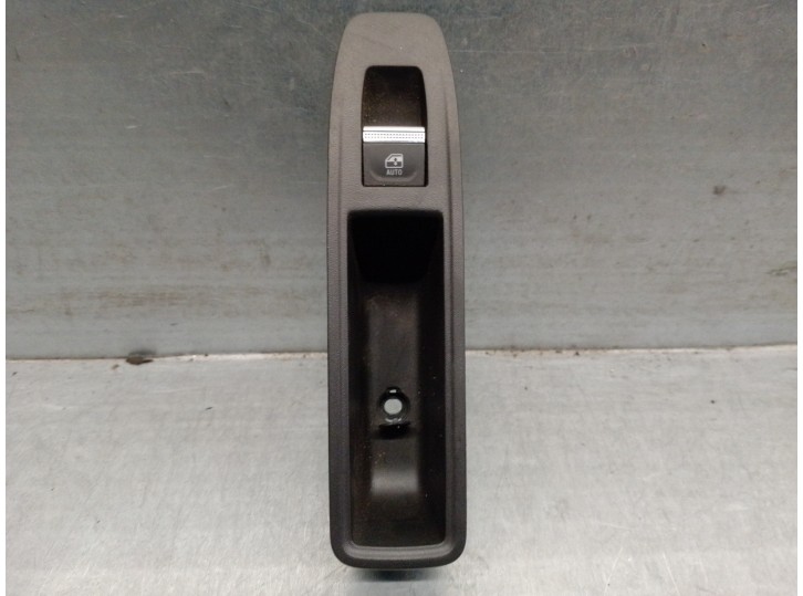 Recambio de mando elevalunas trasero derecho para renault captur ii referencia OEM IAM 829509794R 