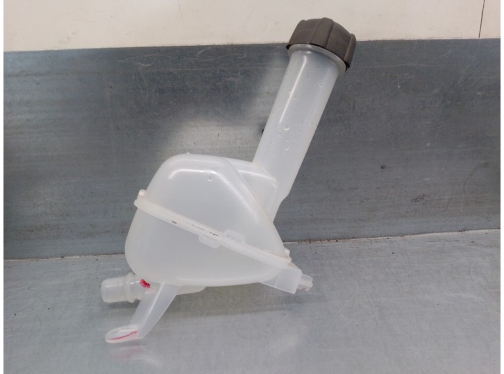 Recambio de deposito expansion para renault captur ii referencia OEM IAM 217102102R 217102102R 