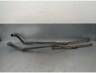 Recambio de brazo limpia delantero derecho para ford ranger (tke) 2.2 tdci cat referencia OEM IAM AB3917C495AE AB3917B589AE 