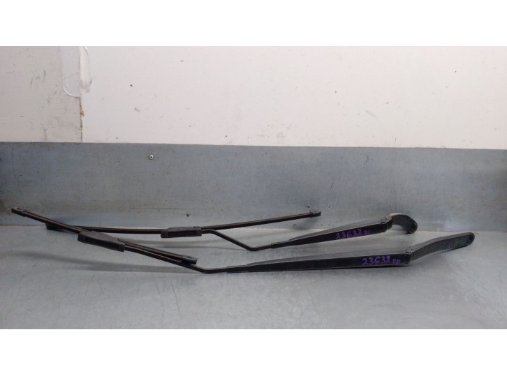 Replacement right front wiper arm for Renault Clio IV 0.9 OEM IAM reference 288818098R 
