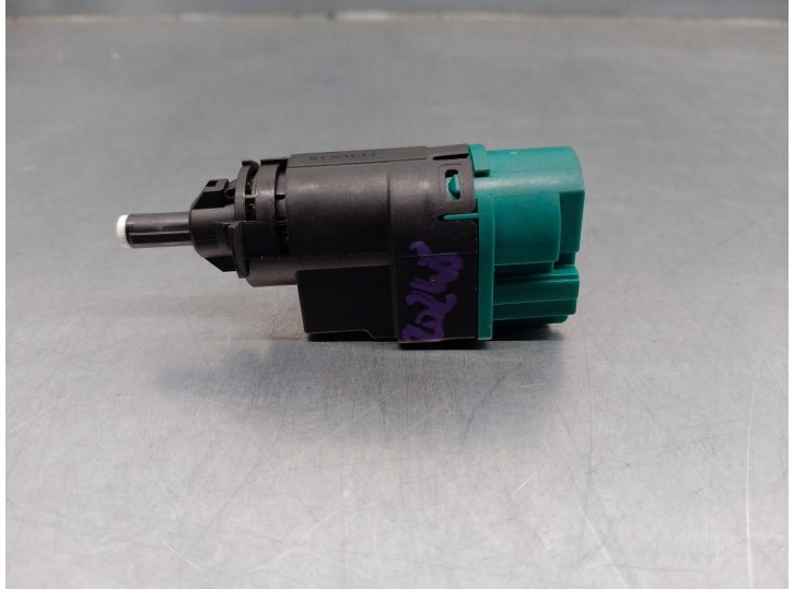 Recambio de interruptor para renault captur ii referencia OEM IAM 253203383R 